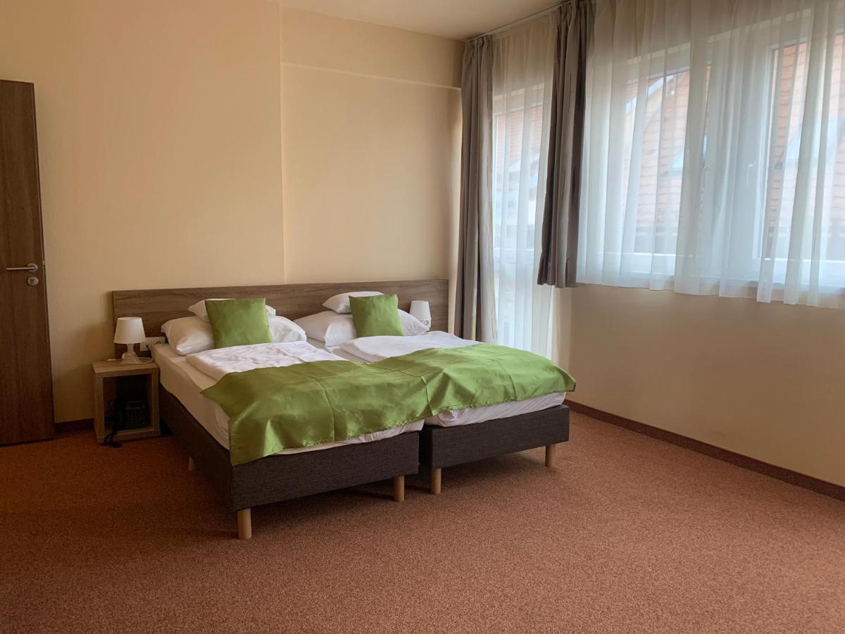 Centrooms Eger Exterior photo
