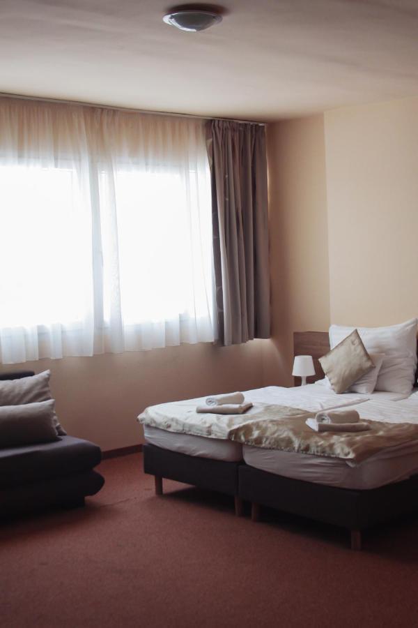 Centrooms Eger Exterior photo